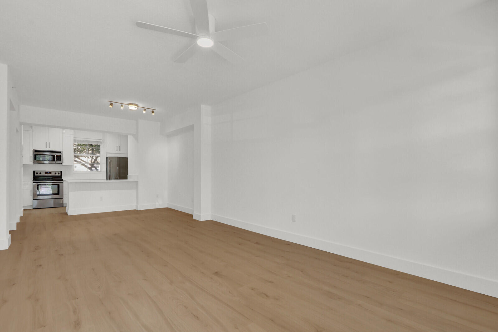 VILLAGE AT ABACOA CONDO - Residential Lease