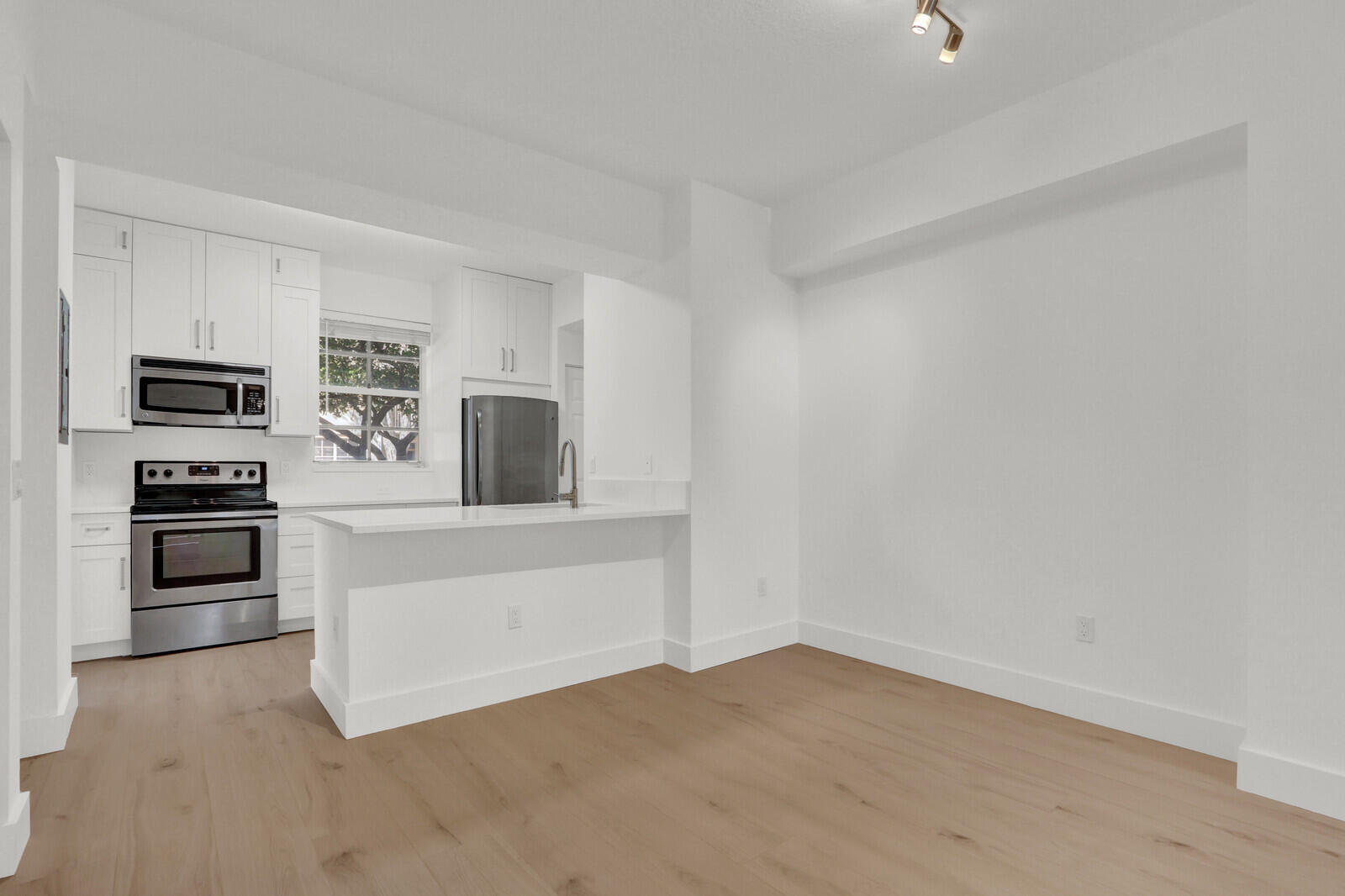 VILLAGE AT ABACOA CONDO - Residential Lease