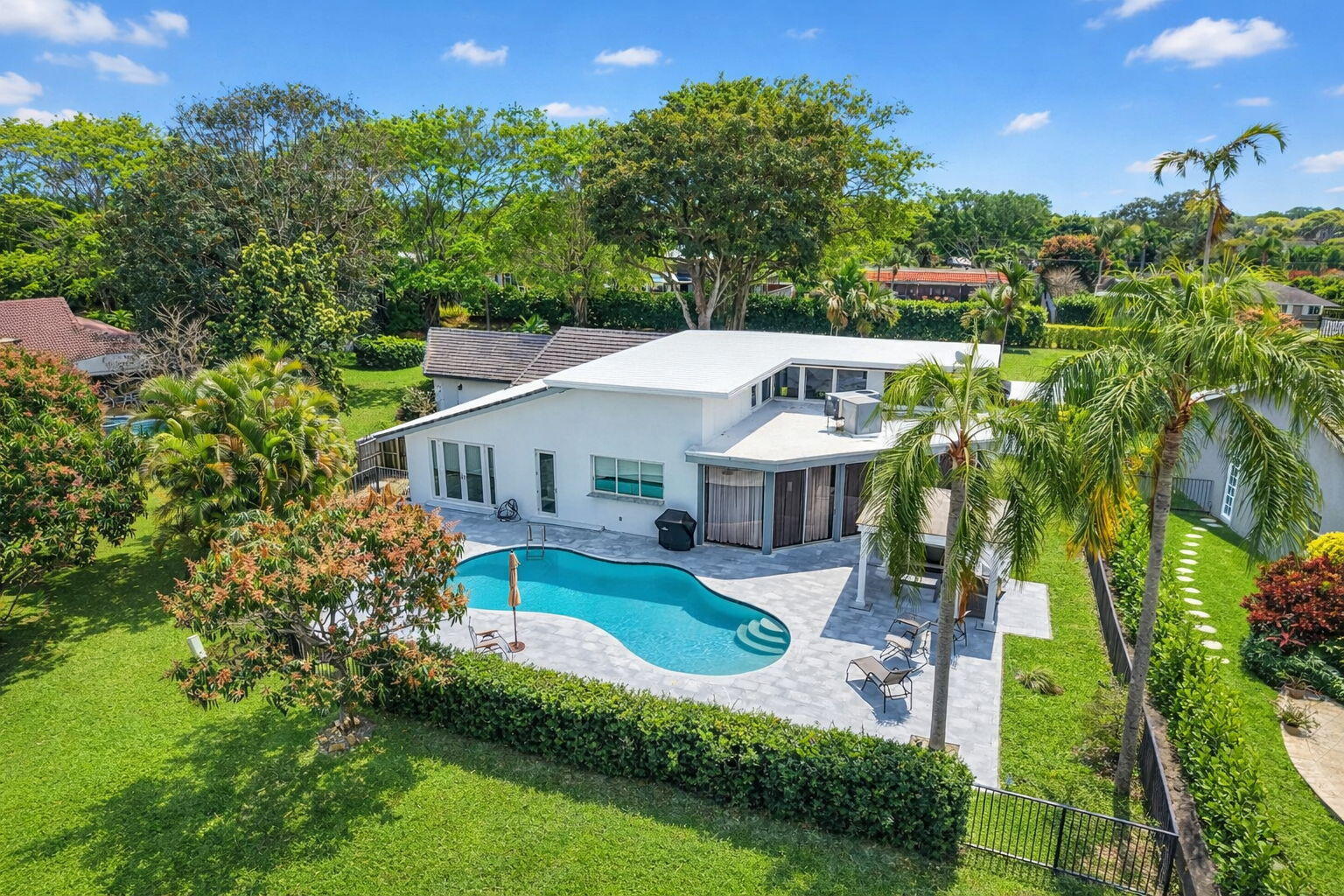 4869 Pineview Circle