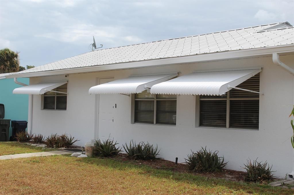 Photo of 428 SE Dolphin Drive, Stuart, FL 34996 (MLS # R10710729)