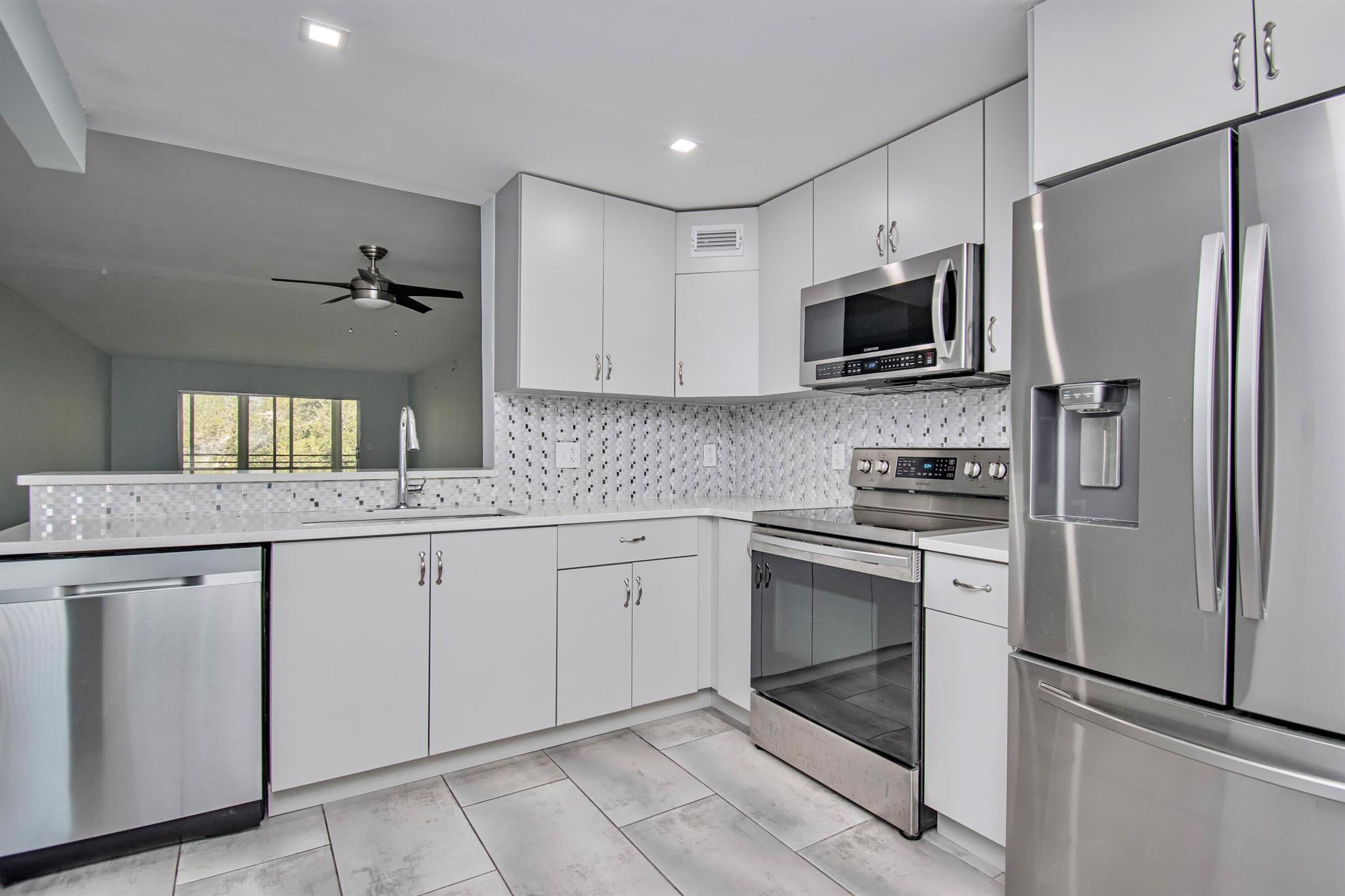 2201 Lucaya Bend K4