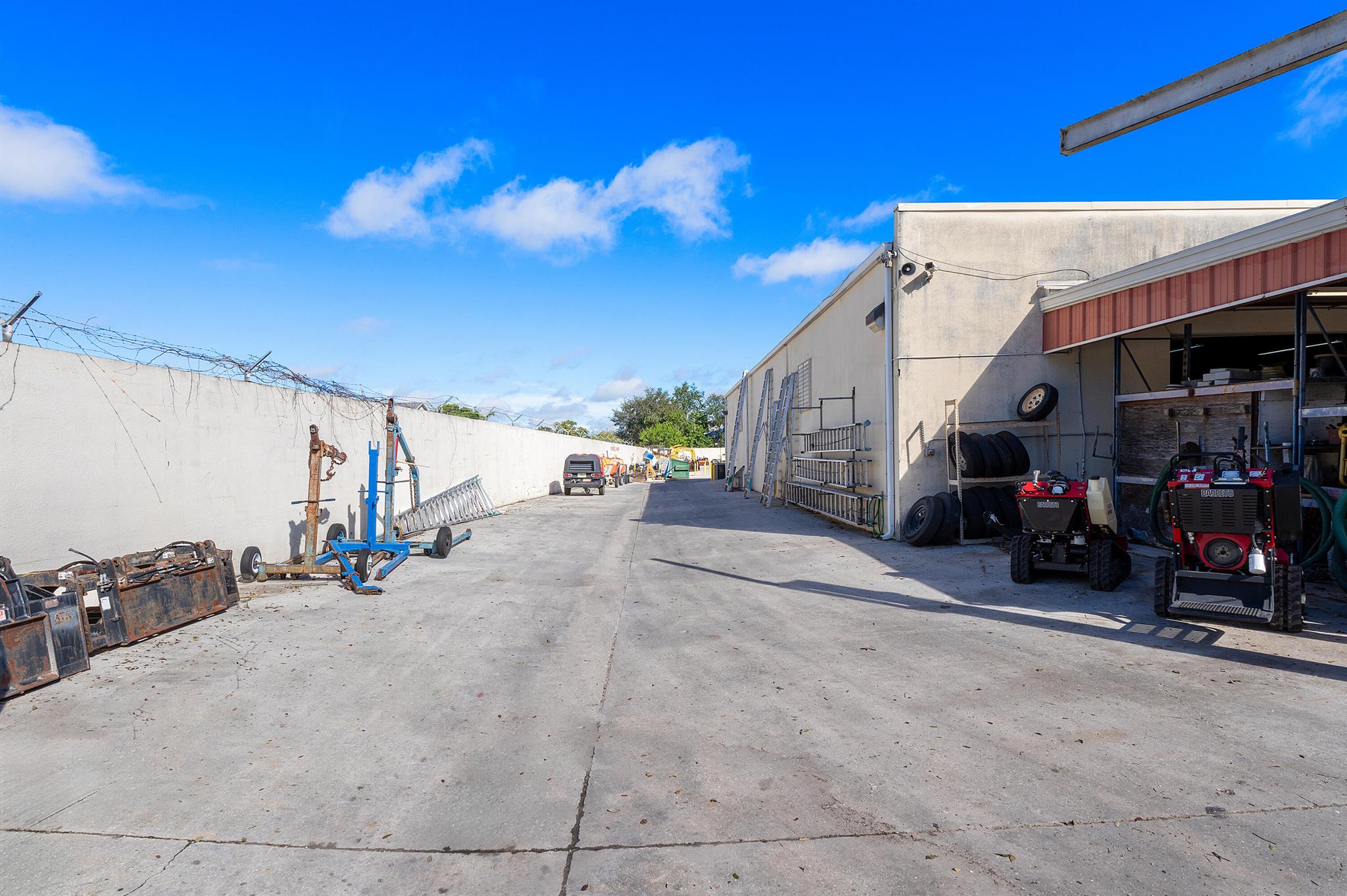 MEERDINKS LITTLE RANCHES - Commercial Sale