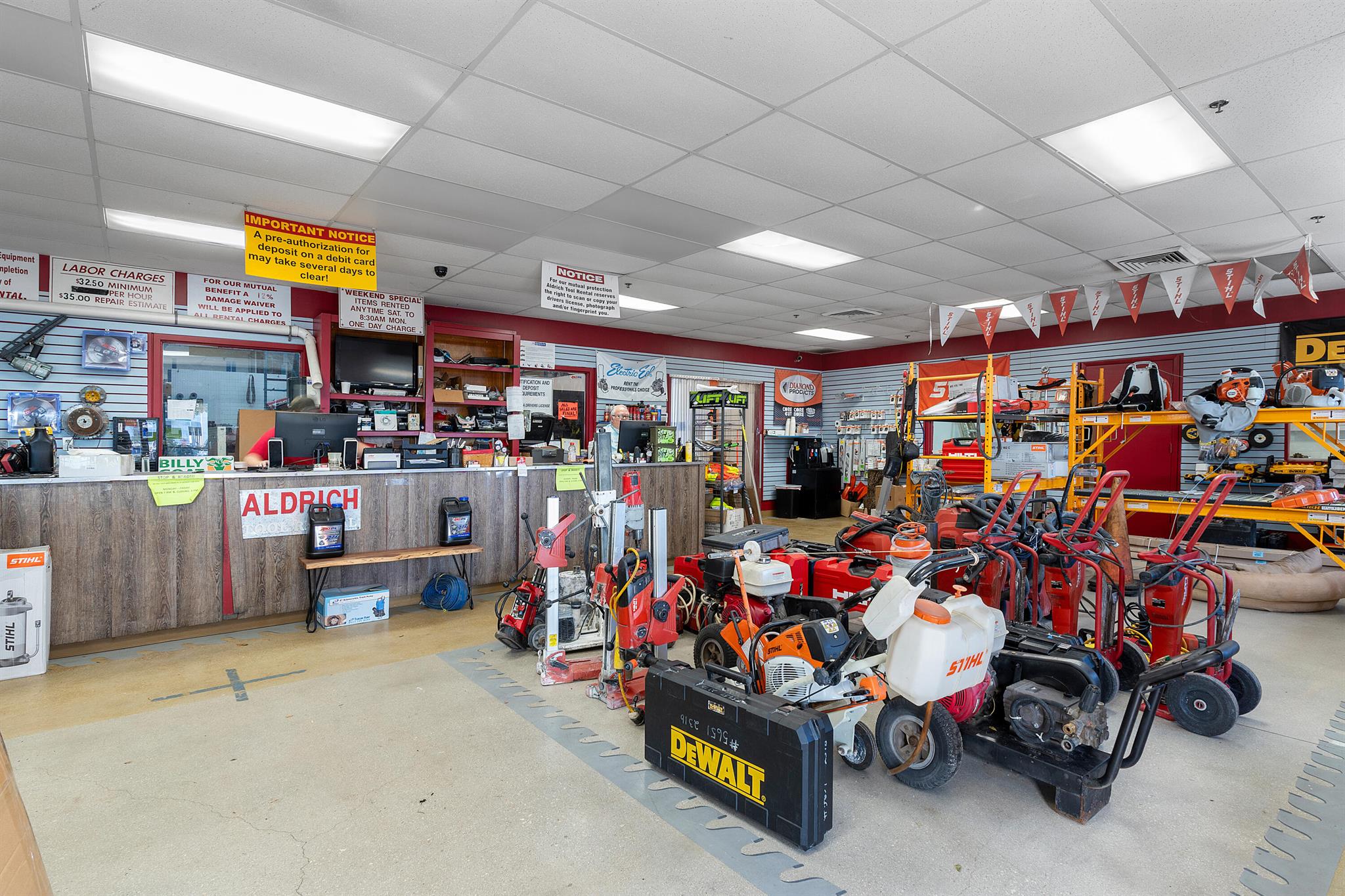 MEERDINKS LITTLE RANCHES - Commercial Sale