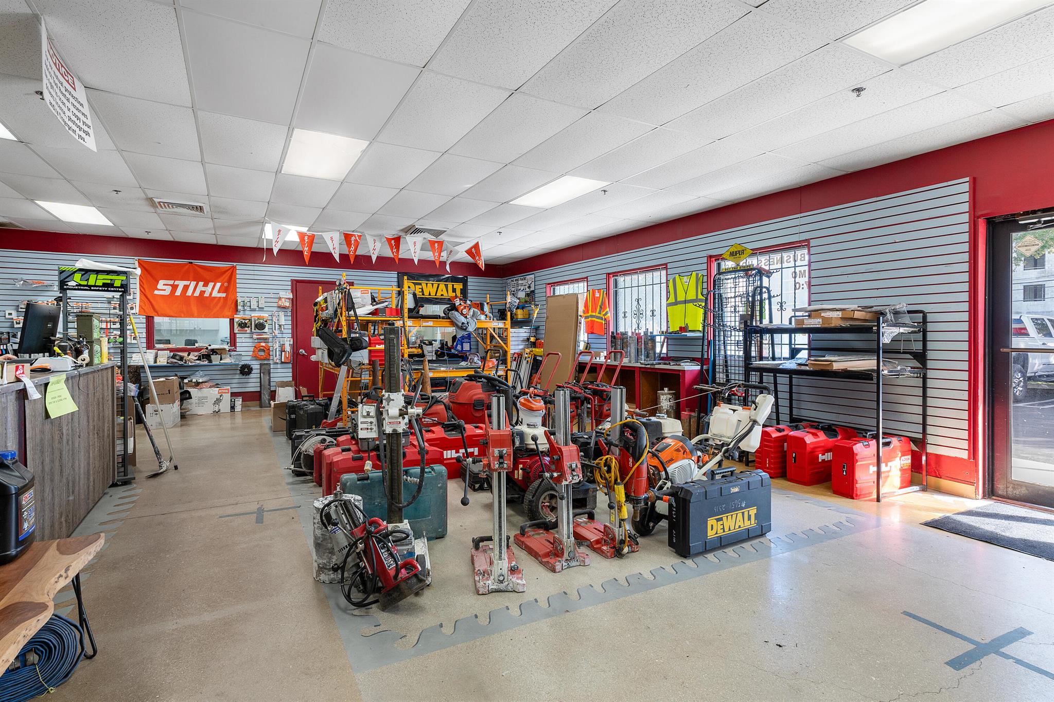 MEERDINKS LITTLE RANCHES - Commercial Sale