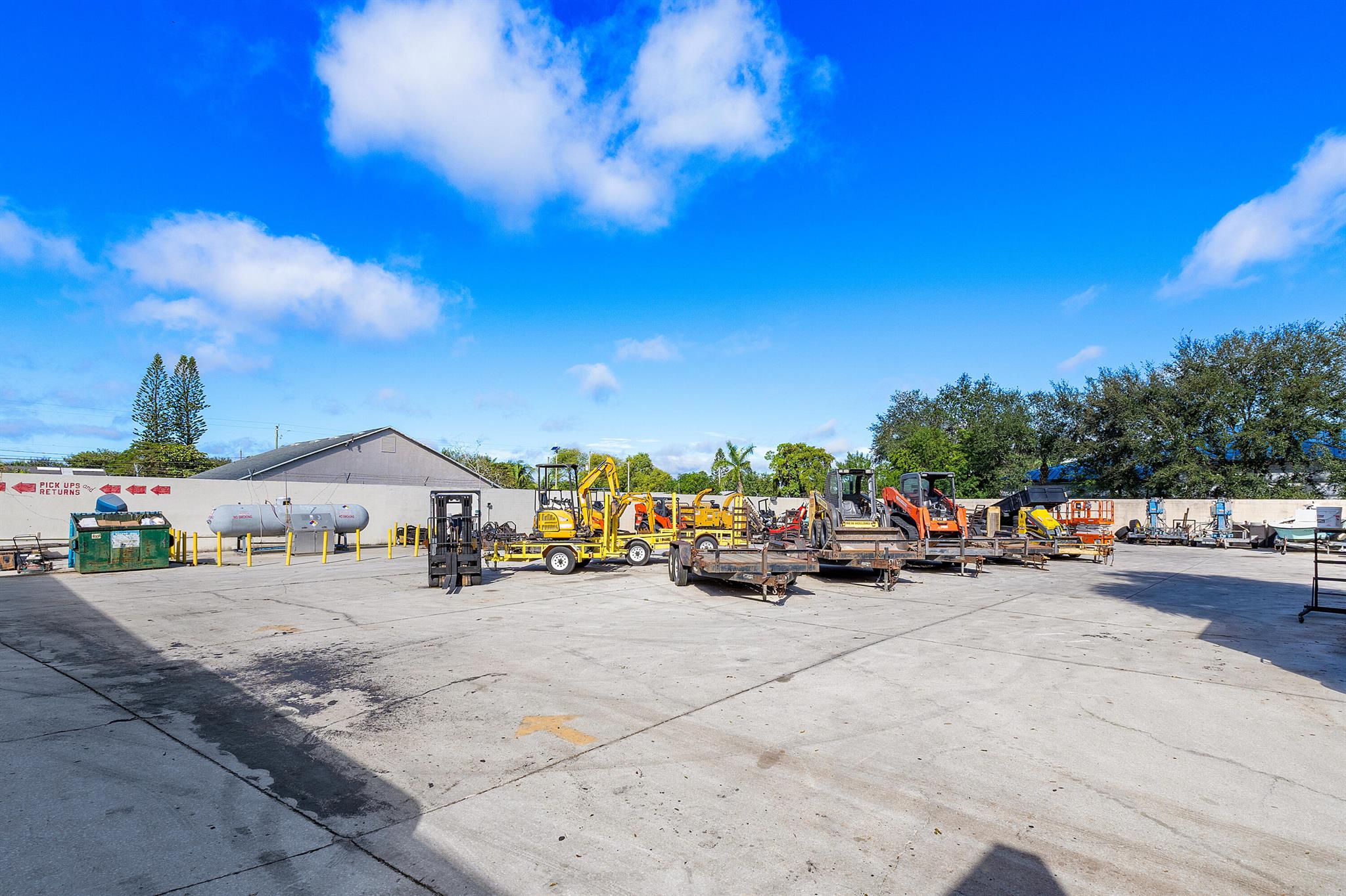 MEERDINKS LITTLE RANCHES - Commercial Sale