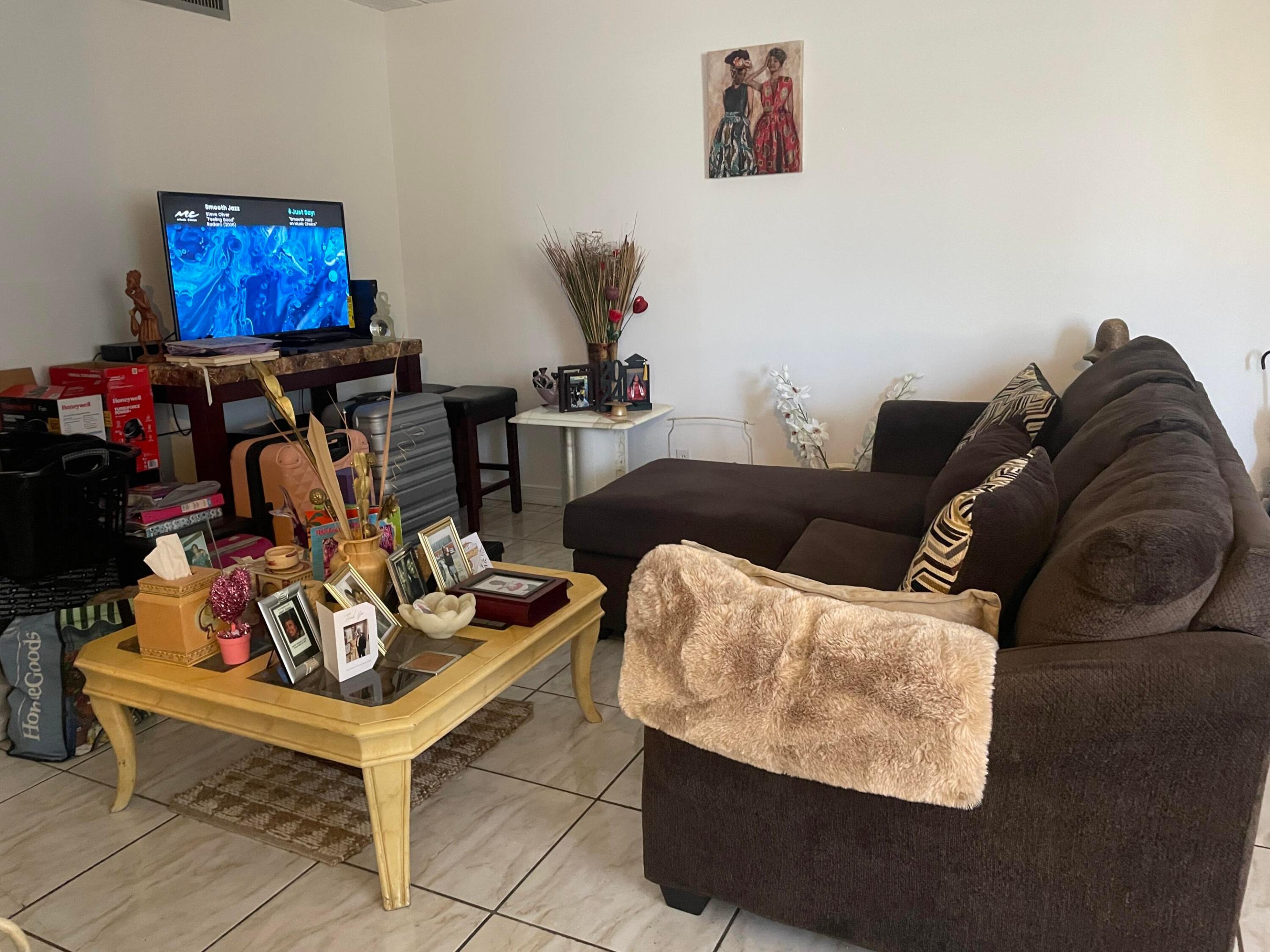 VILLAGE GREEN - Residential