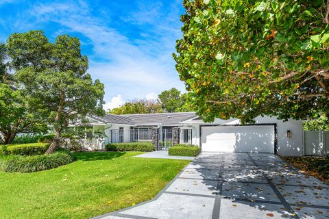 Photo of 2401 Banyan Road, Boca Raton, FL 33432 (MLS # B26028605)