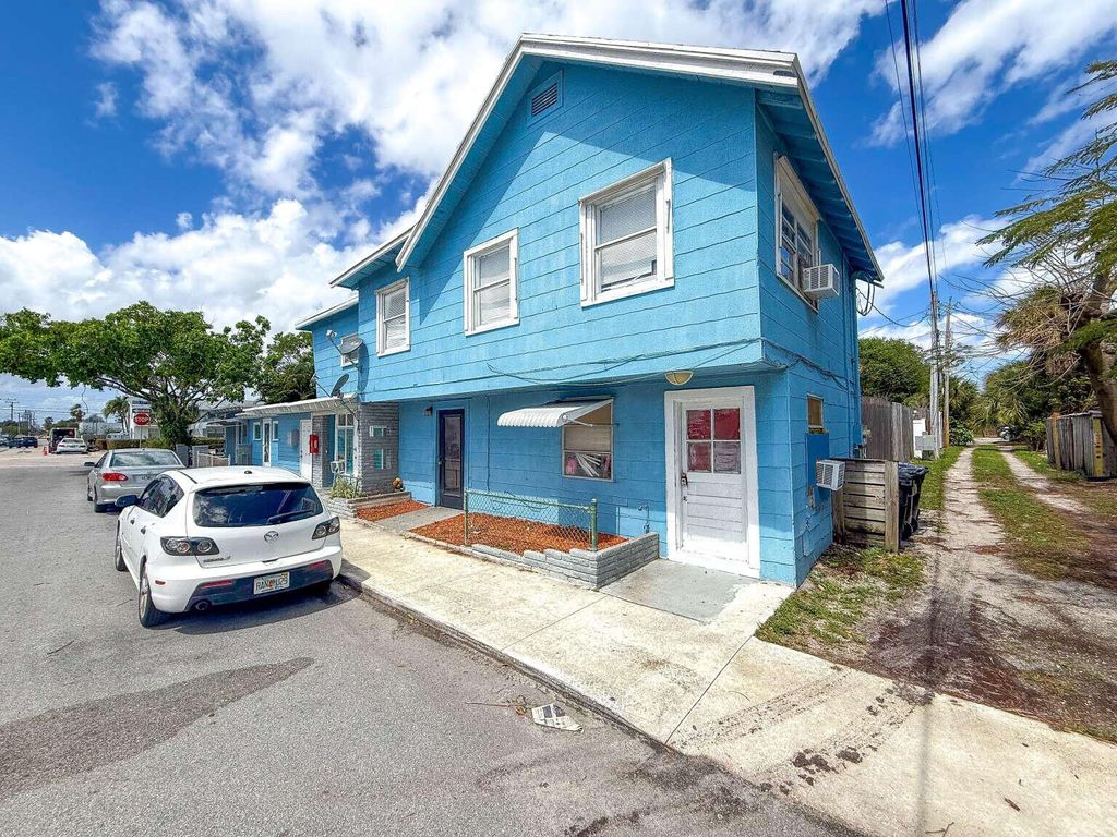 Photo of 714 N 4th Ave Avenue N, Lake Worth Beach, FL 33460 (MLS # B26010776)