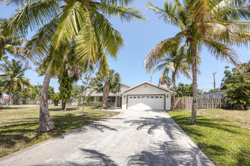 Photo of 701 SE Dolphin Drive, Stuart, FL 34996 (MLS # R10982628)