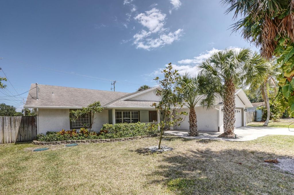 Photo of 701 SE Dolphin Drive, Stuart, FL 34996 (MLS # R10982628)