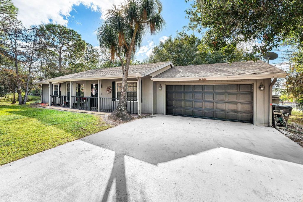 Photo of 16744 E Lancashire Drive, Loxahatchee, FL 33470 (MLS # R11147908)