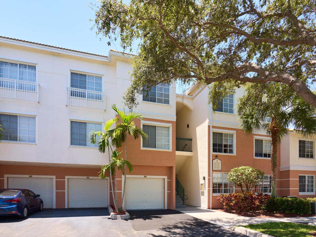 Photo of 1108 Myrtlewood Circle E, Palm Beach Gardens, FL 33418 (MLS # B26060446)
