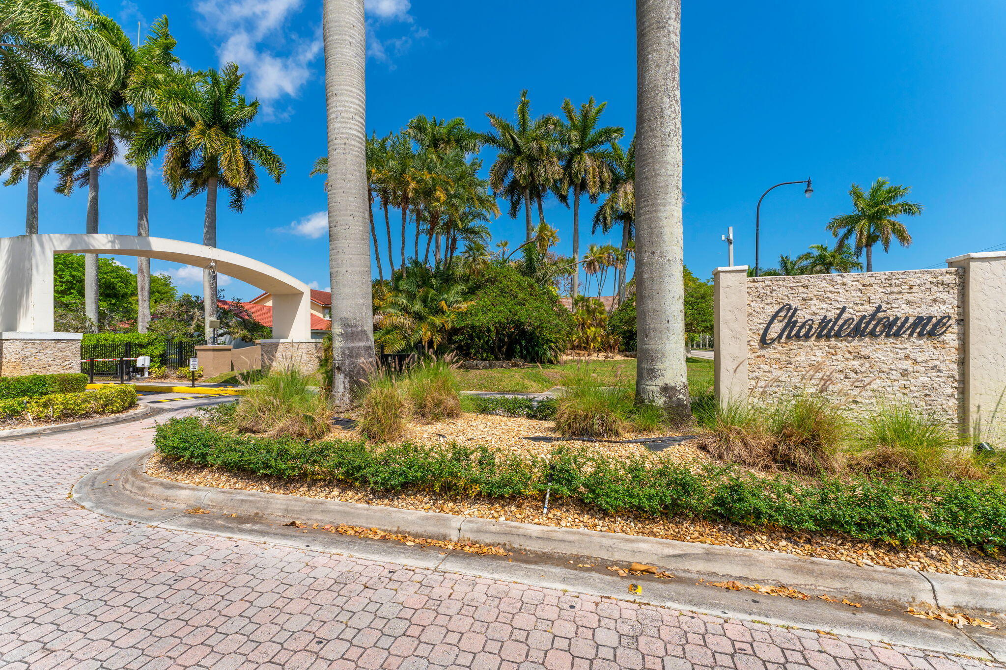 CHARLESTOWNE - Residential