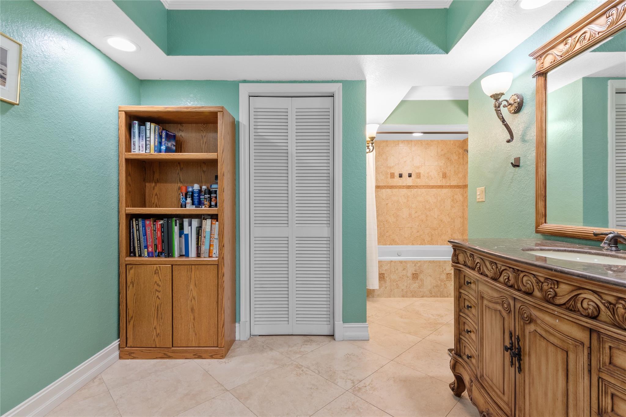 Regency Tower - Residential