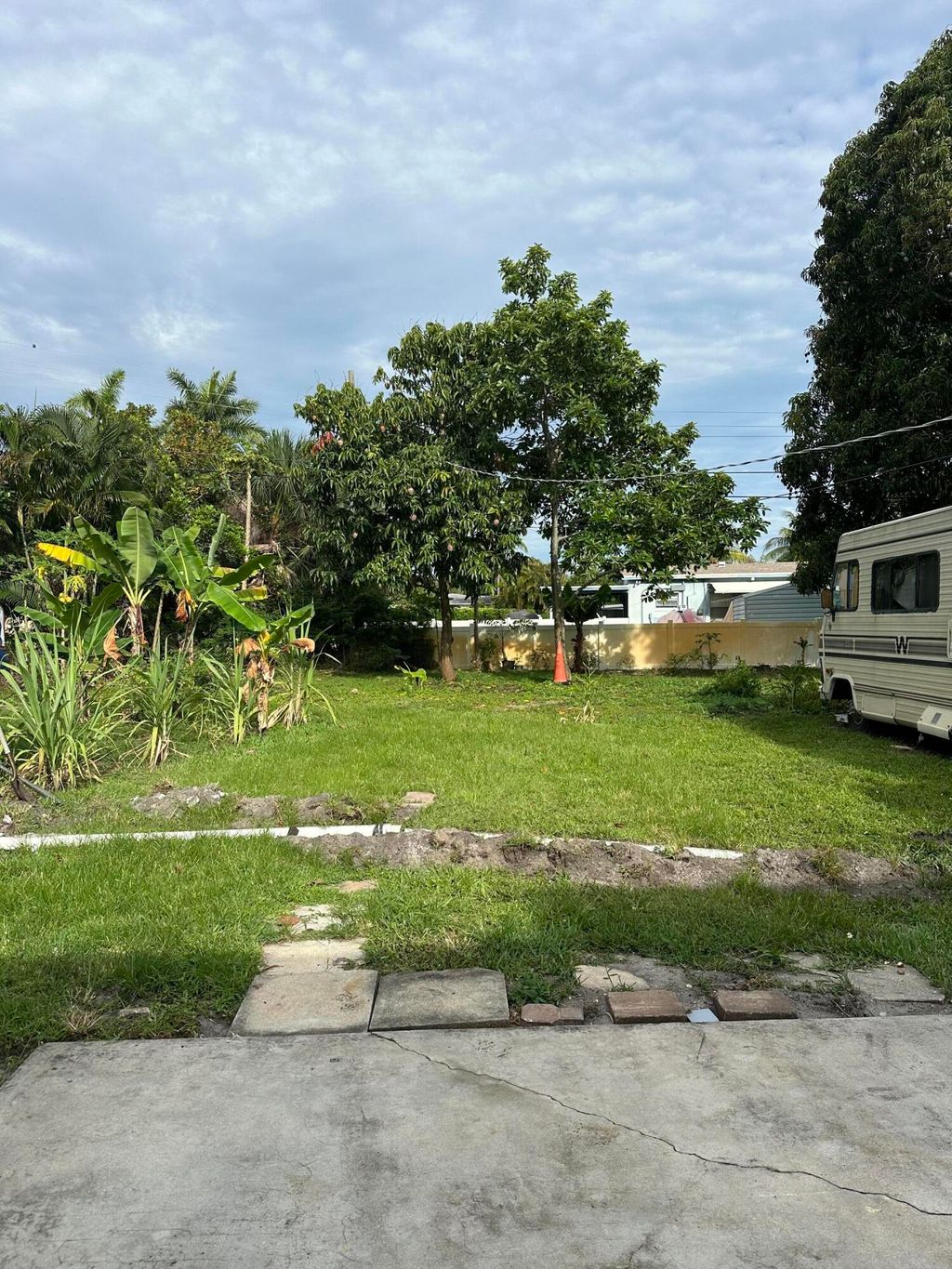Photo of 2202 NE 3rd Street, Boynton Beach, FL 33435 (MLS # B26035170)