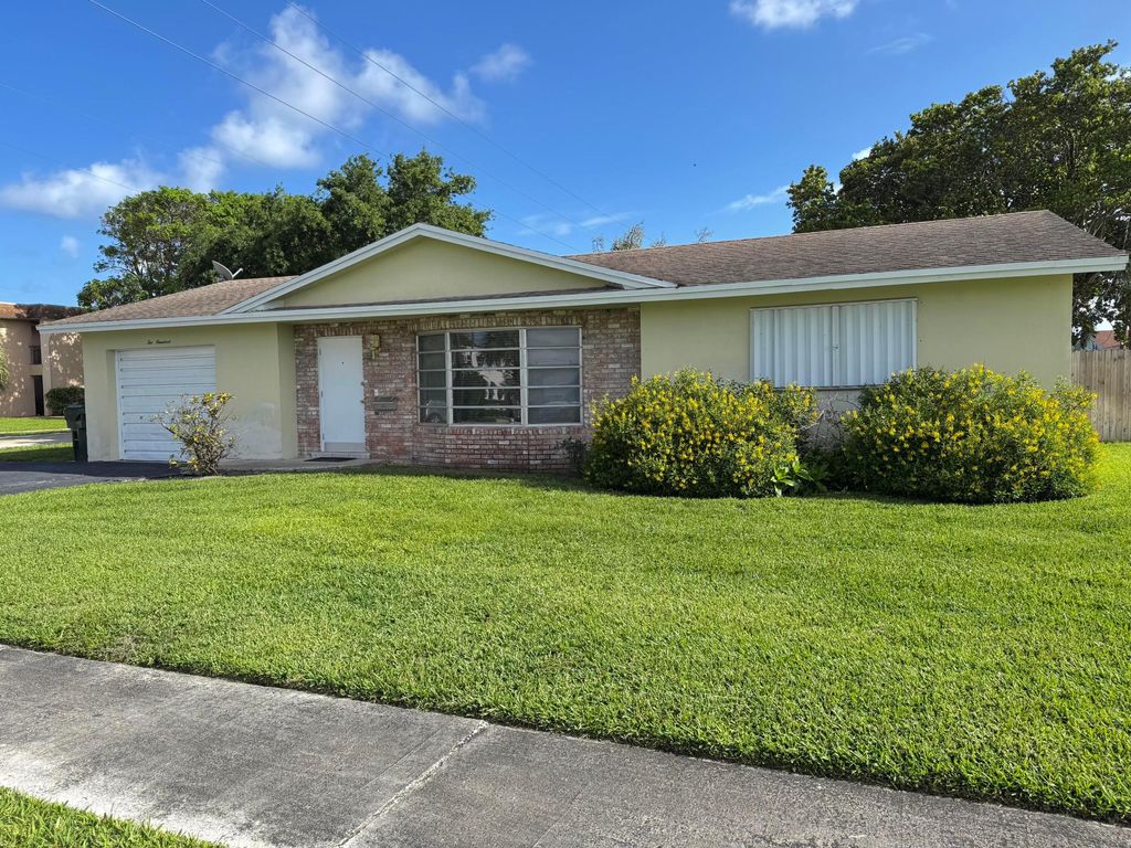 Photo of 200 SW 4th Street, Boca Raton, FL 33432 (MLS # B26011166)