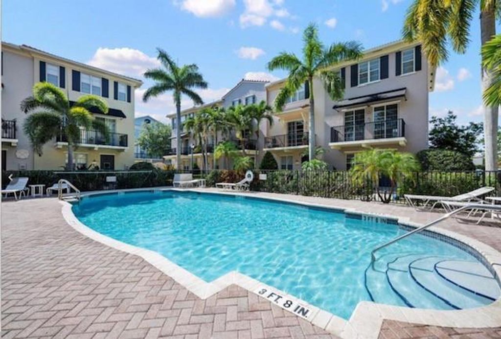 Photo of 143 Greenwich Cir #143, Jupiter, FL 33458 (MLS # F10444831)