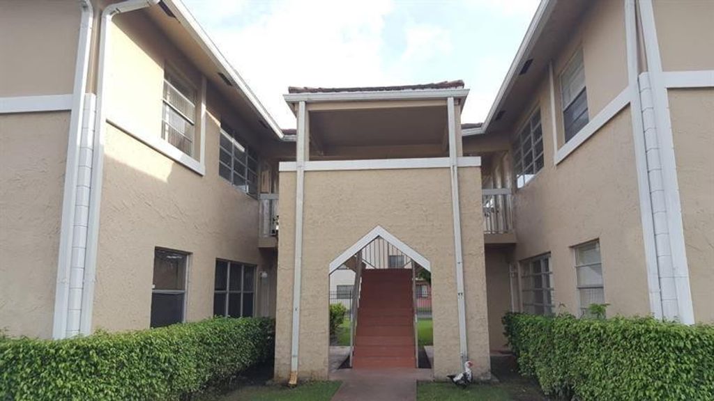 Photo of 9948 Twin Lakes Drive #34-C, Coral Springs, FL 33071 (MLS # F10538908)