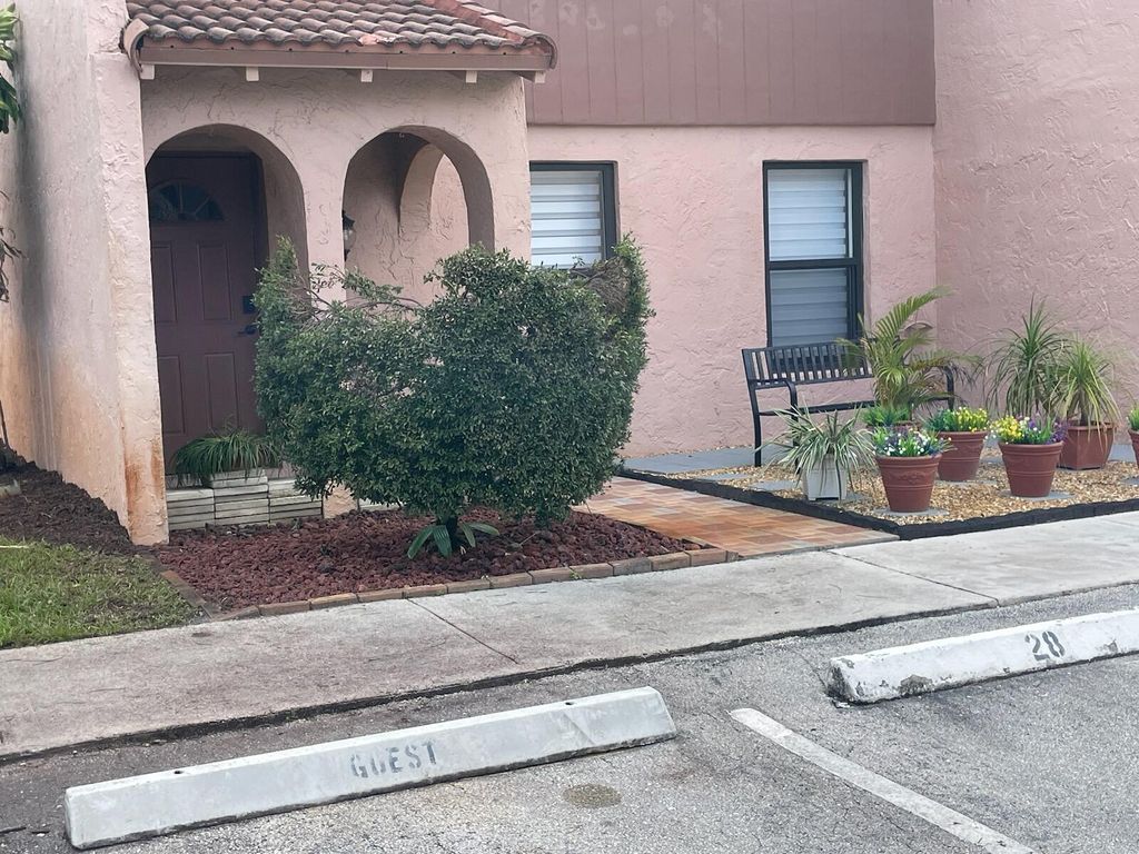 Photo of 28 Madrid Lane, Davie, FL 33324 (MLS # B26025754)