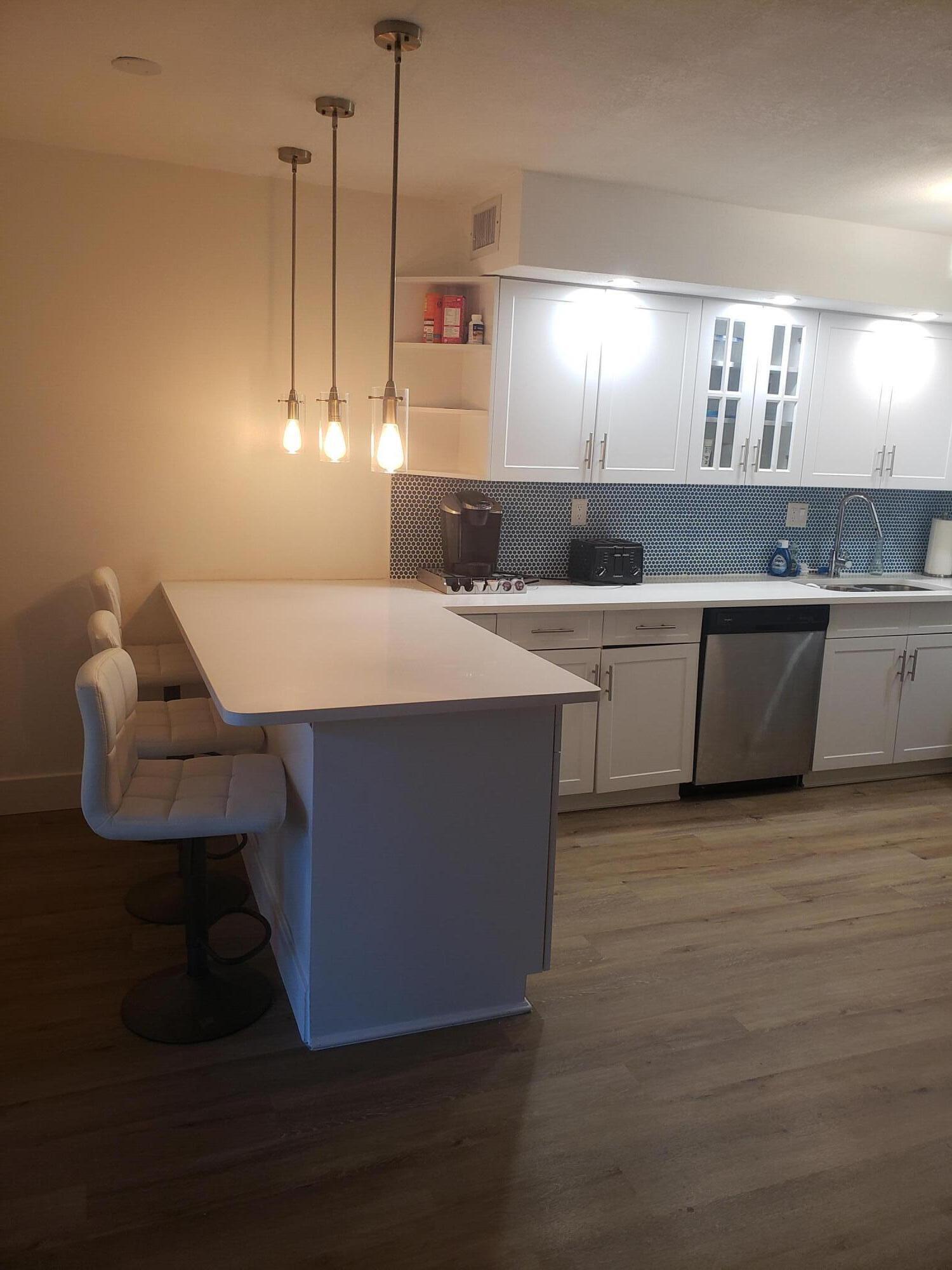 VALENCIA VILLAGE CONDO PHASE I - Residential