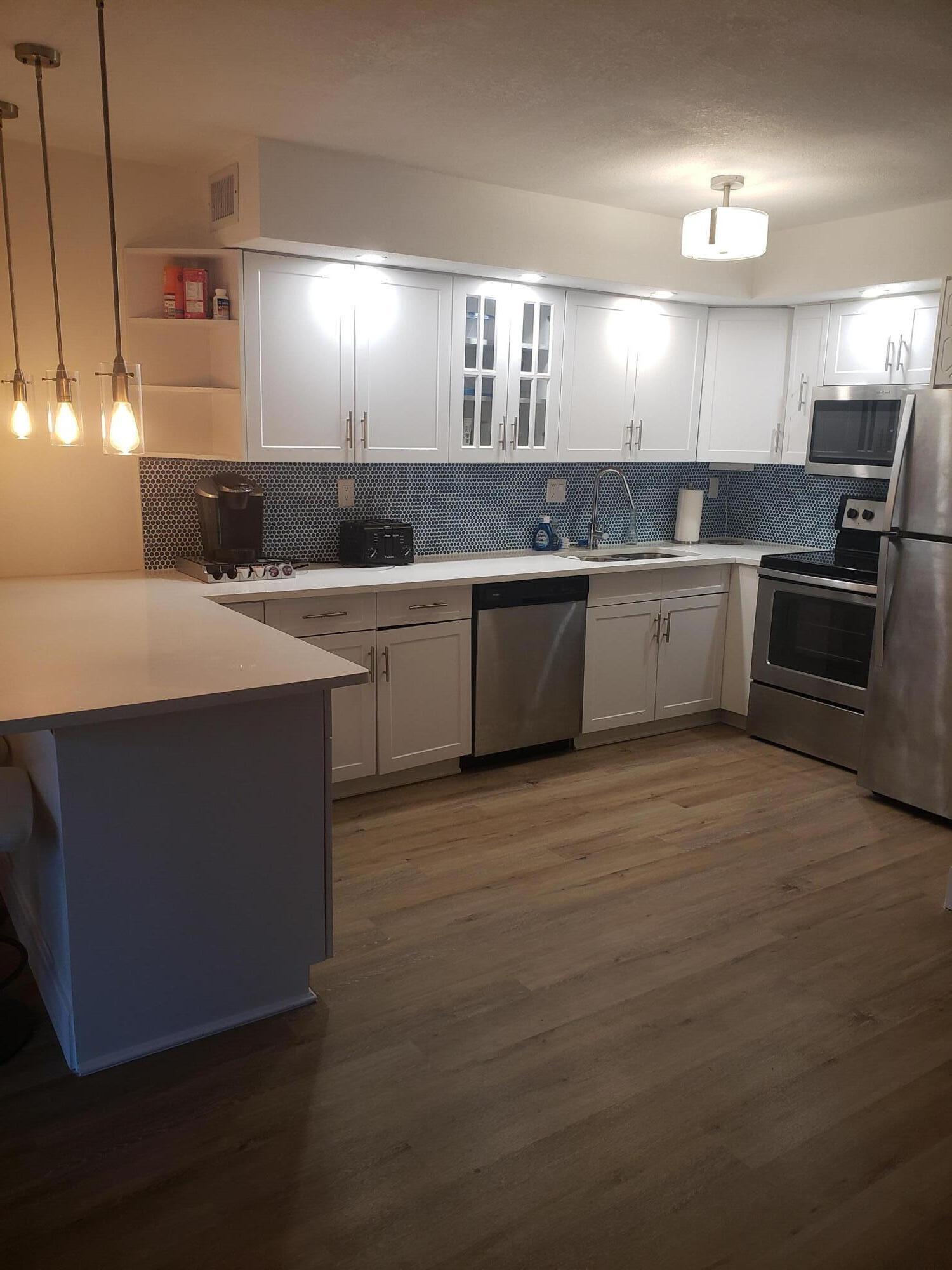 VALENCIA VILLAGE CONDO PHASE I - Residential