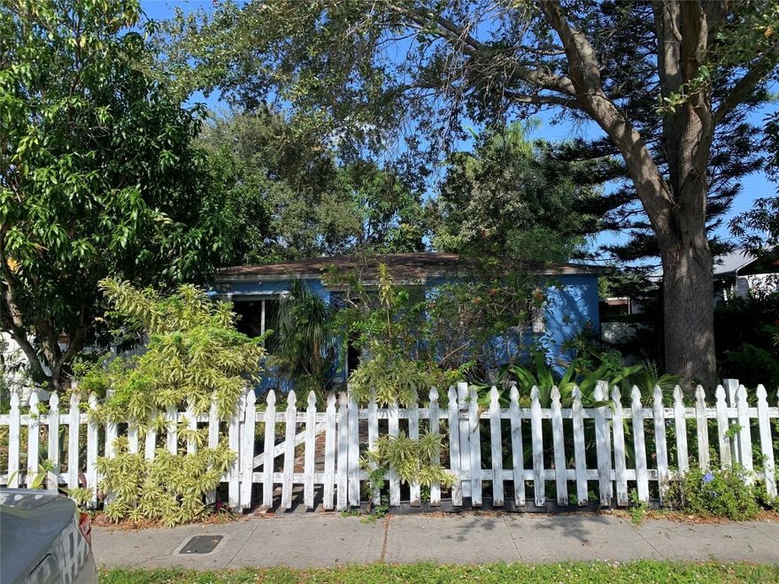 Great location!Welcome home to the Heart of North Miami Beach in this 2bedroom 1-bathroom home. Excellent location to access major highways and public transportation. Walking distance to Shopping Centers, Restaurants and gyms. Not too far away from Aventura Mall. Seller is very motivated