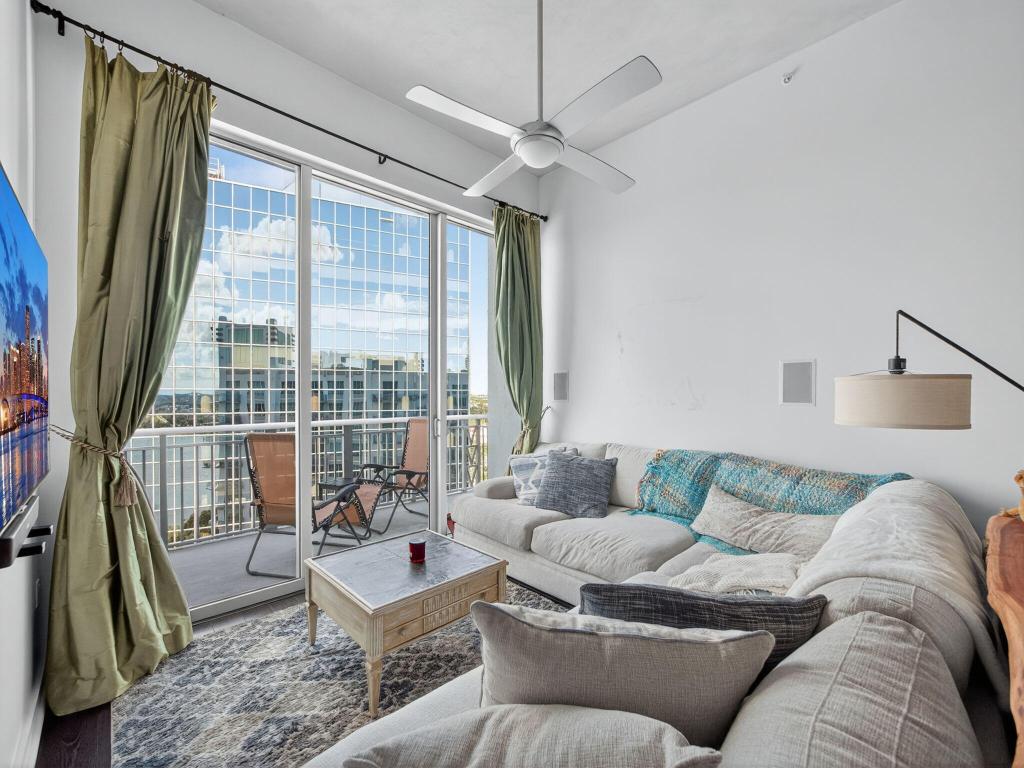 300 S Australian Avenue 1606