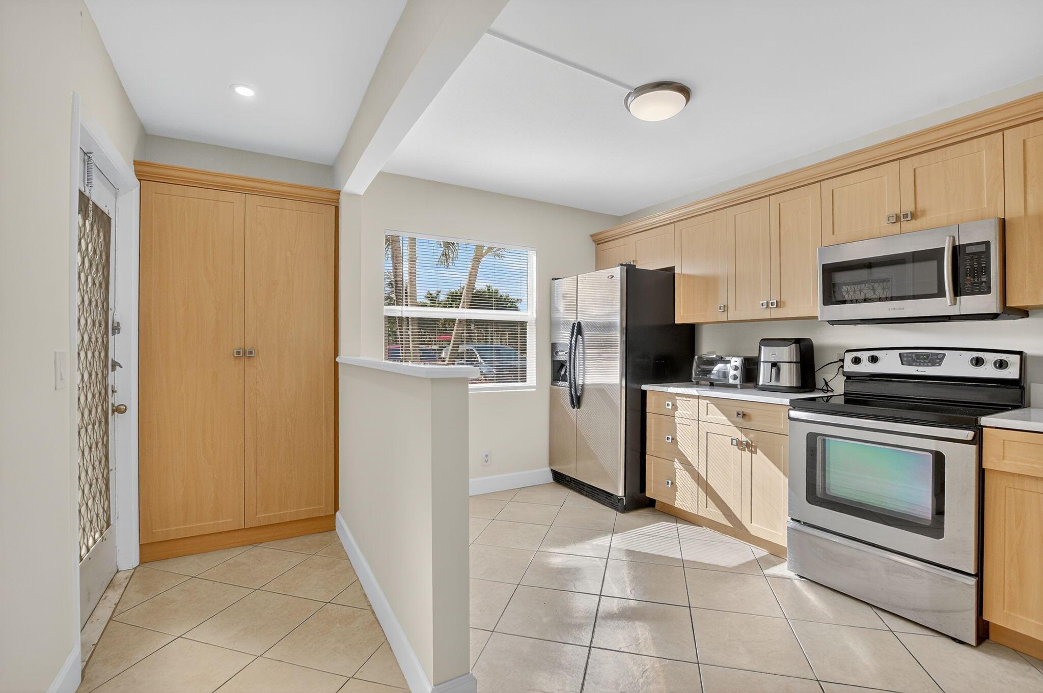 1090 Guildford E 1090