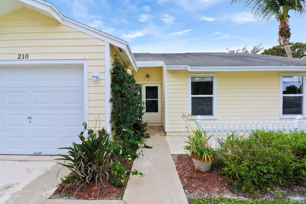 Photo of 210 Woodbridge Drive, Jupiter, FL 33458 (MLS # R10927402)