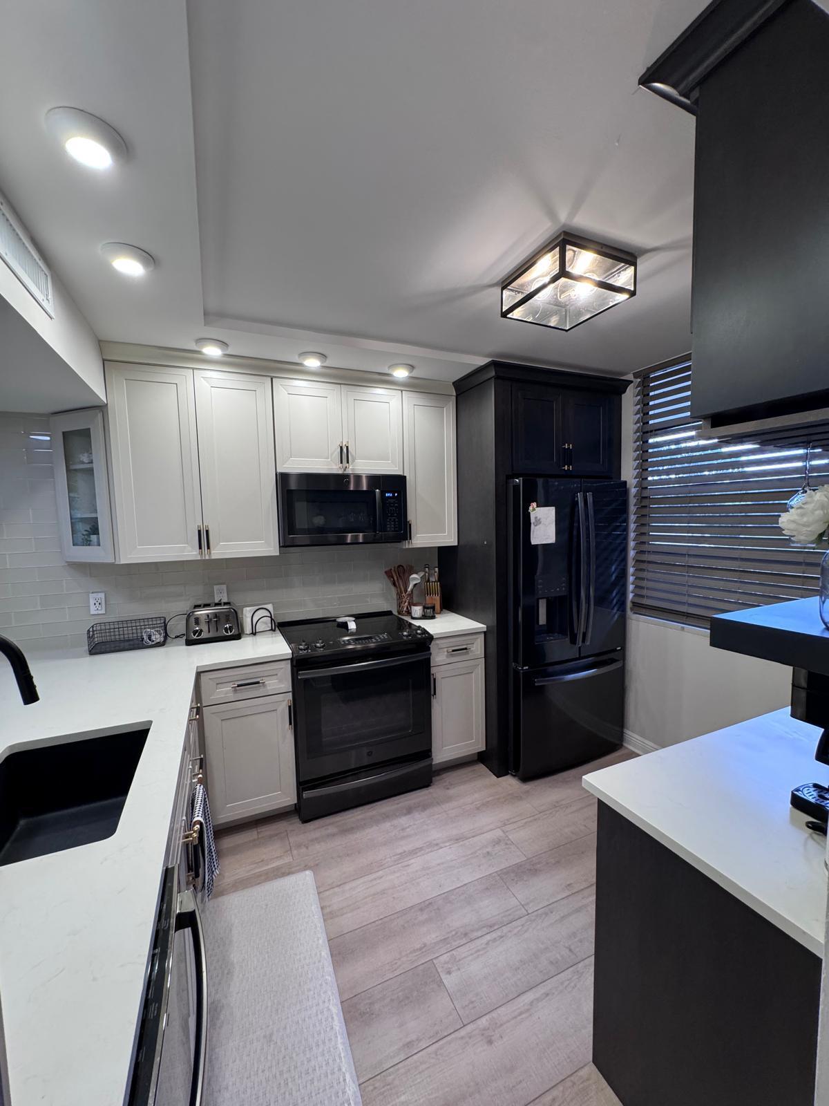 WHITEHALL CONDO OF THE LANDS OF THE PRESIDENT - Residential