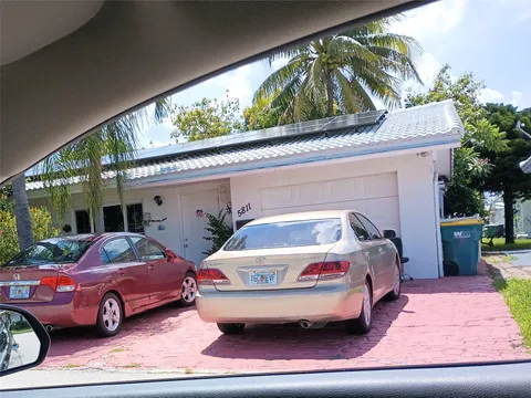 5811 NW 82nd Ave, Tamarac, FL MLS: F10456492