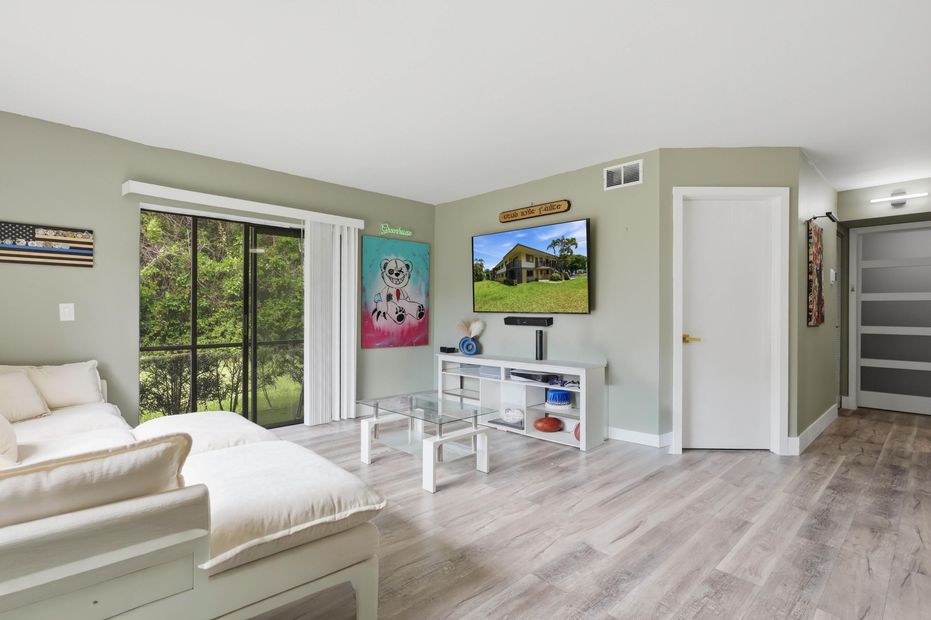 TIVOLI TRACE CONDO NO 7 - Residential