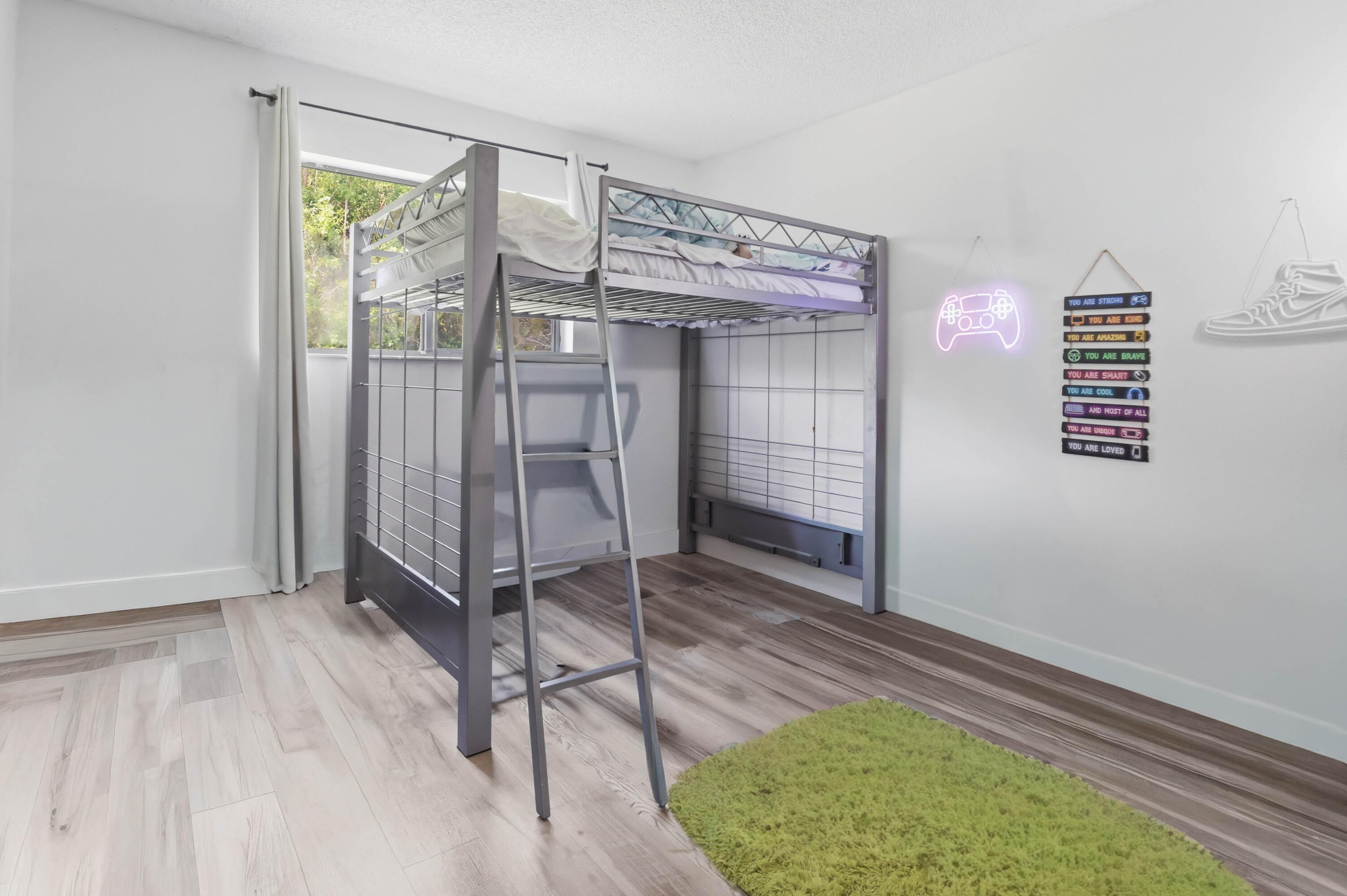 TIVOLI TRACE CONDO NO 7 - Residential