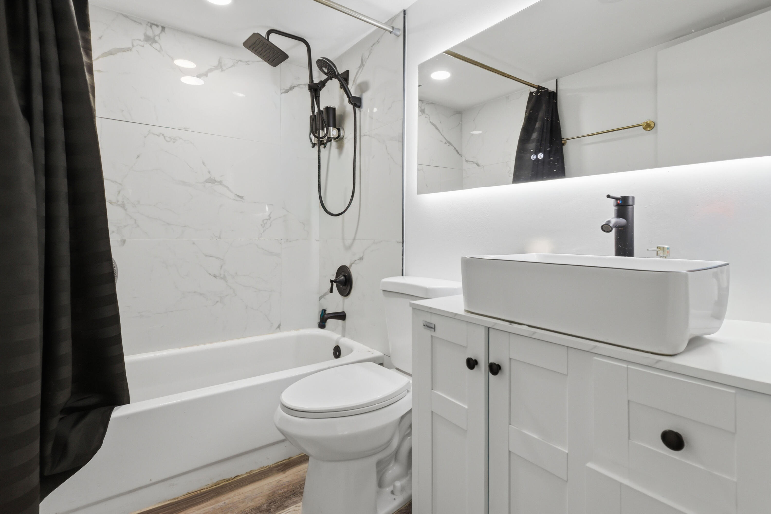 TIVOLI TRACE CONDO NO 7 - Residential