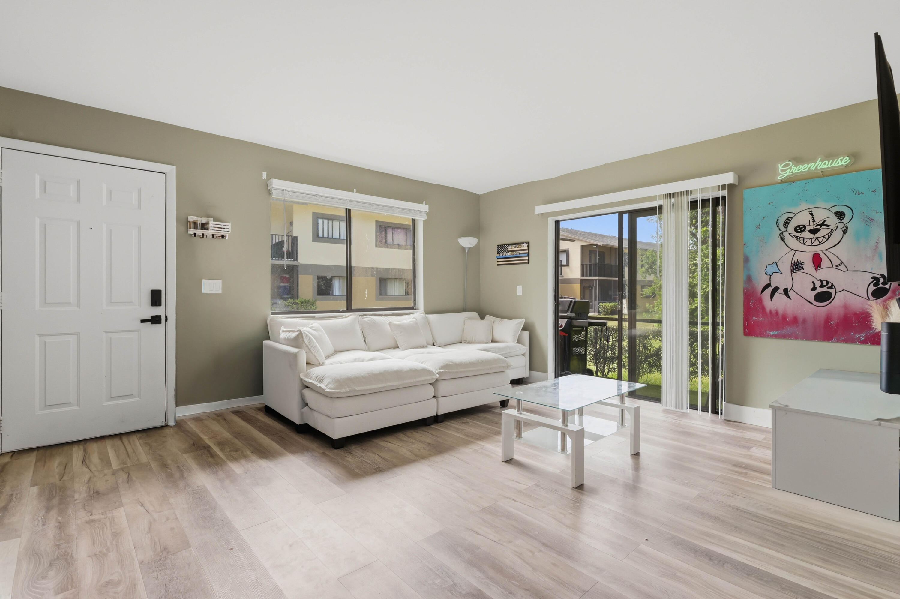 TIVOLI TRACE CONDO NO 7 - Residential
