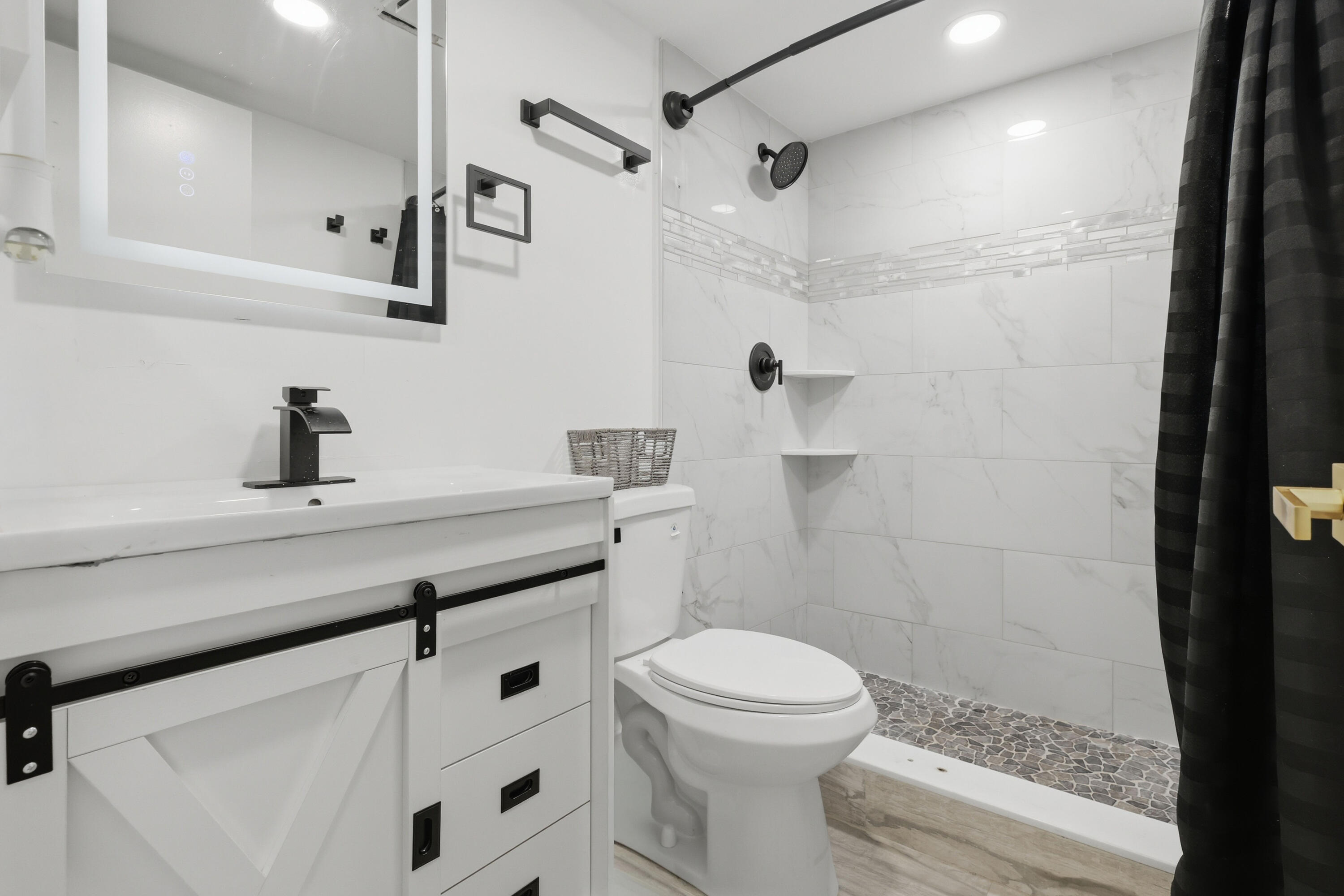 TIVOLI TRACE CONDO NO 7 - Residential