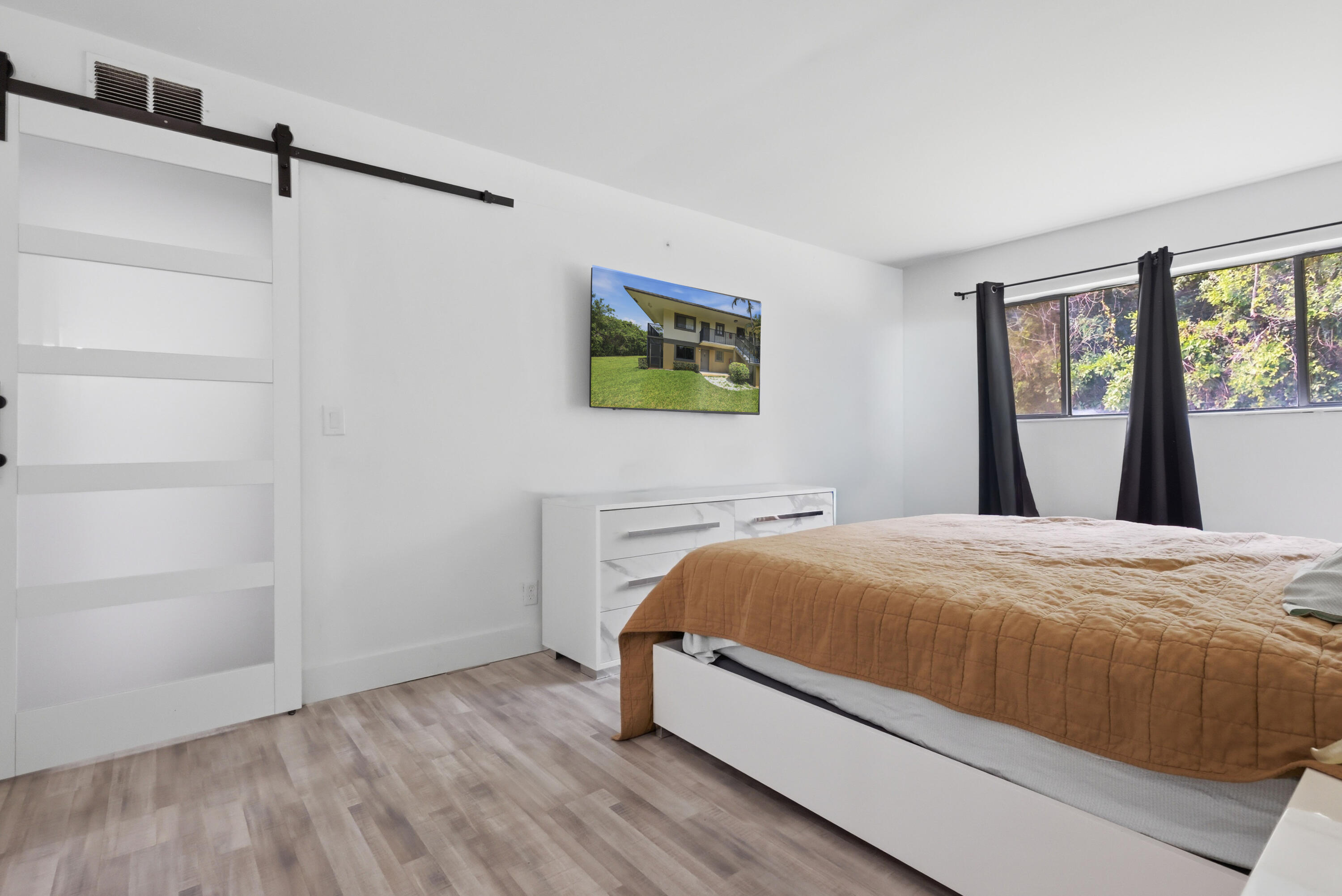 TIVOLI TRACE CONDO NO 7 - Residential