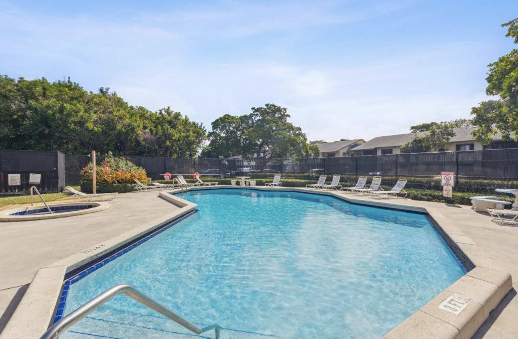 TIVOLI TRACE CONDO NO 7 - Residential