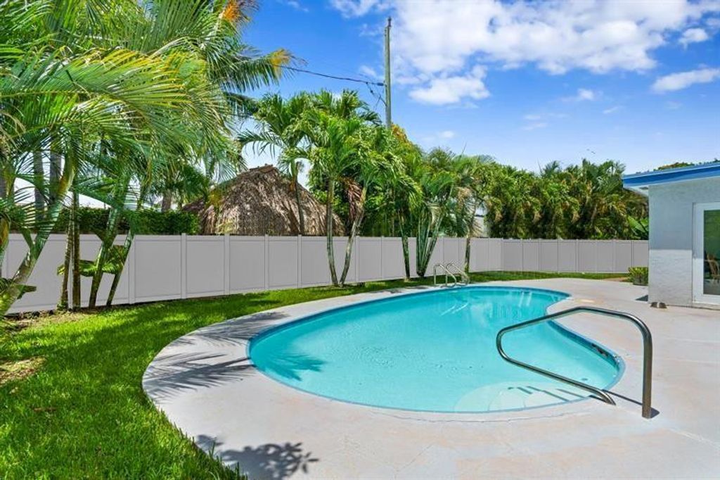 Photo of 110 Seminole Lane, Boca Raton, FL 33487 (MLS # F10531153)