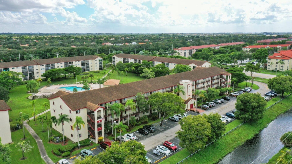 Photo of 12750 SW 15th Street, Pembroke Pines, FL 33027 (MLS # B26078107)