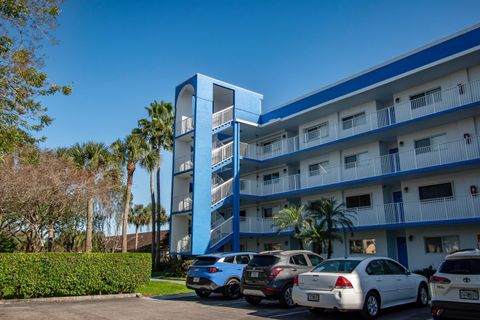 Tiny photo for 4734 Lucerne Lakes Boulevard E #301, Lake Worth, FL 33467 (MLS # B26007760)