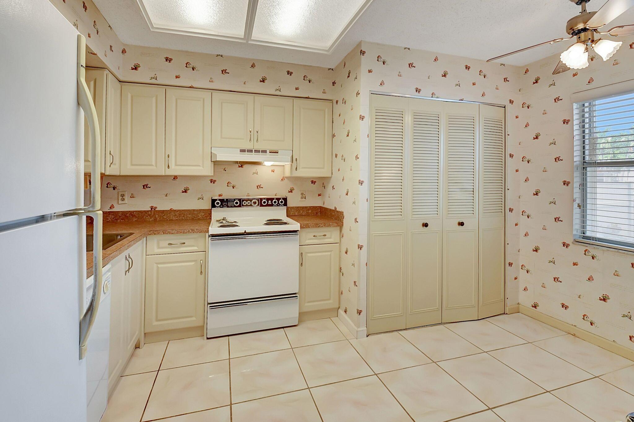 VILLAGES OF ORIOLE DEAUVILLE CONDO - Residential