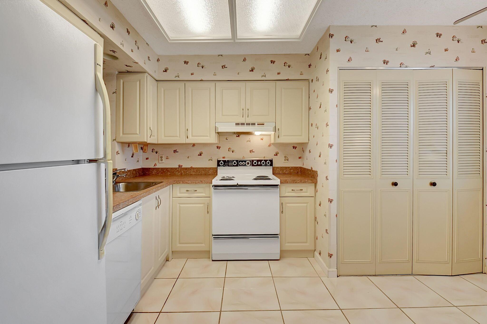 VILLAGES OF ORIOLE DEAUVILLE CONDO - Residential