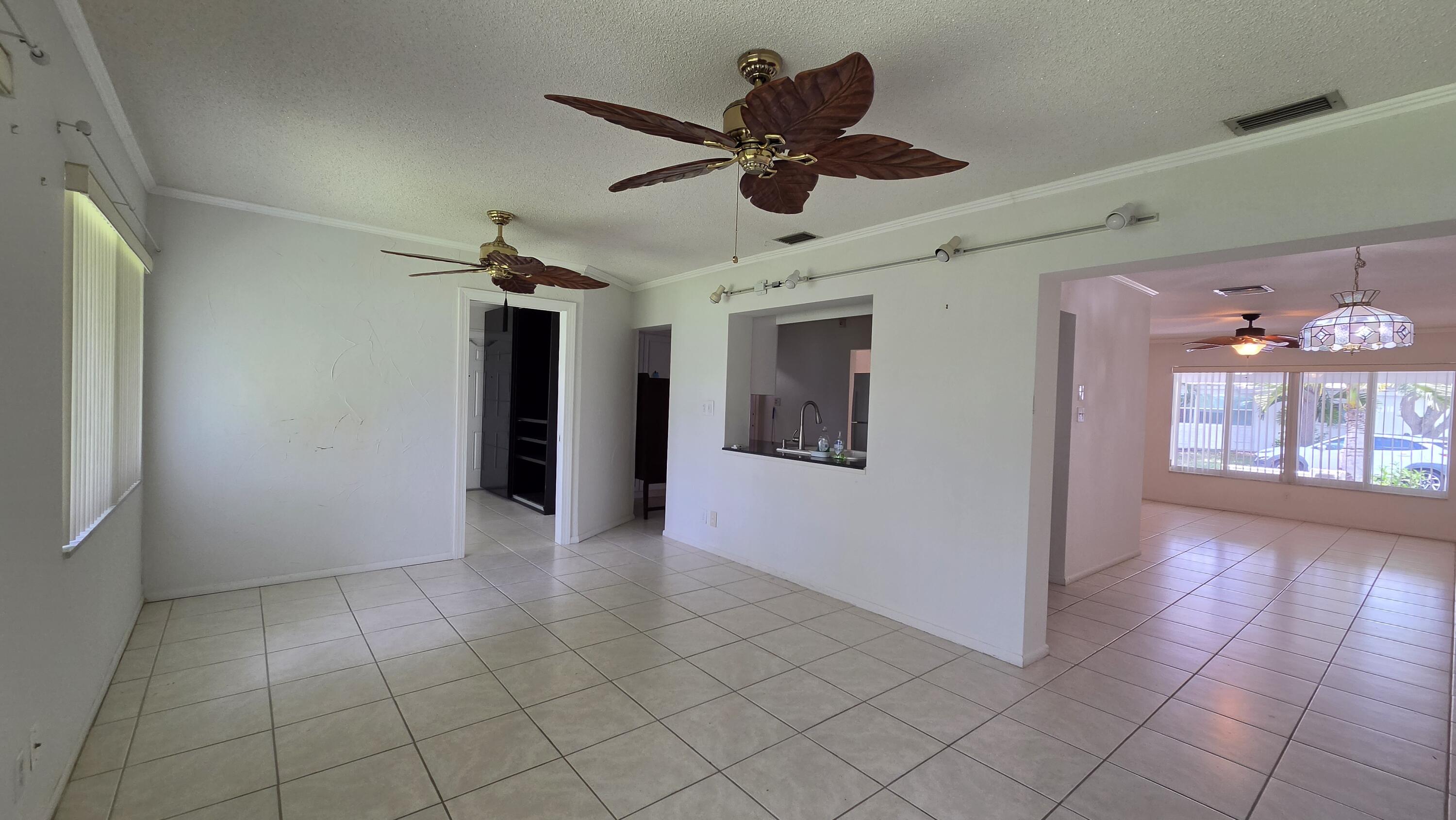 MAINLANDS OF TAMARAC LAKES - Residential Lease