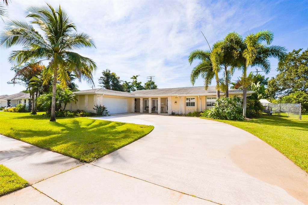 Photo of 1530 SE Sunshine Avenue, Port Saint Lucie, FL 34952 (MLS # R10743720)