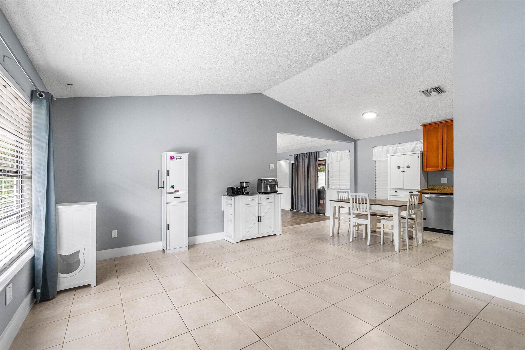 12275 N 56th Place N