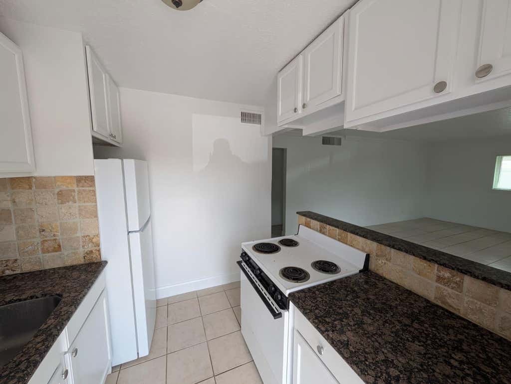 Photo of 817 Lighthouse Drive #Apt B, North Palm Beach, FL 33408 (MLS # B26033155)