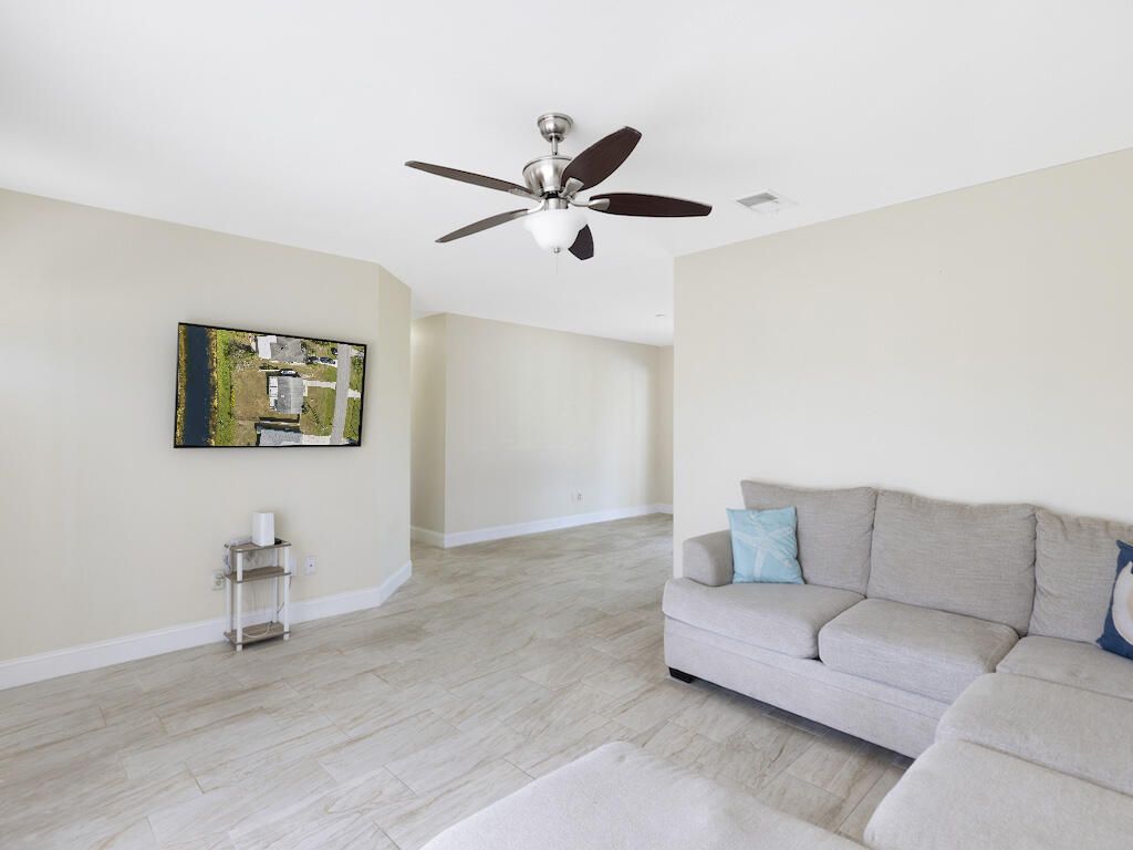 Photo of 531 SE Whitmore Drive, Port Saint Lucie, FL 34984 (MLS # R11017426)
