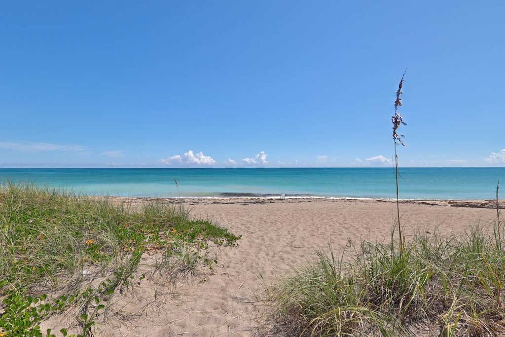 Photo of 1902 MIMOSA Avenue, Fort Pierce, FL 34949 (MLS # B26060653)