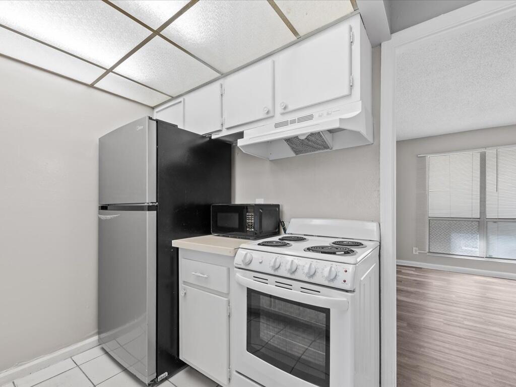 CROSS CREEK CONDO - Residential Lease
